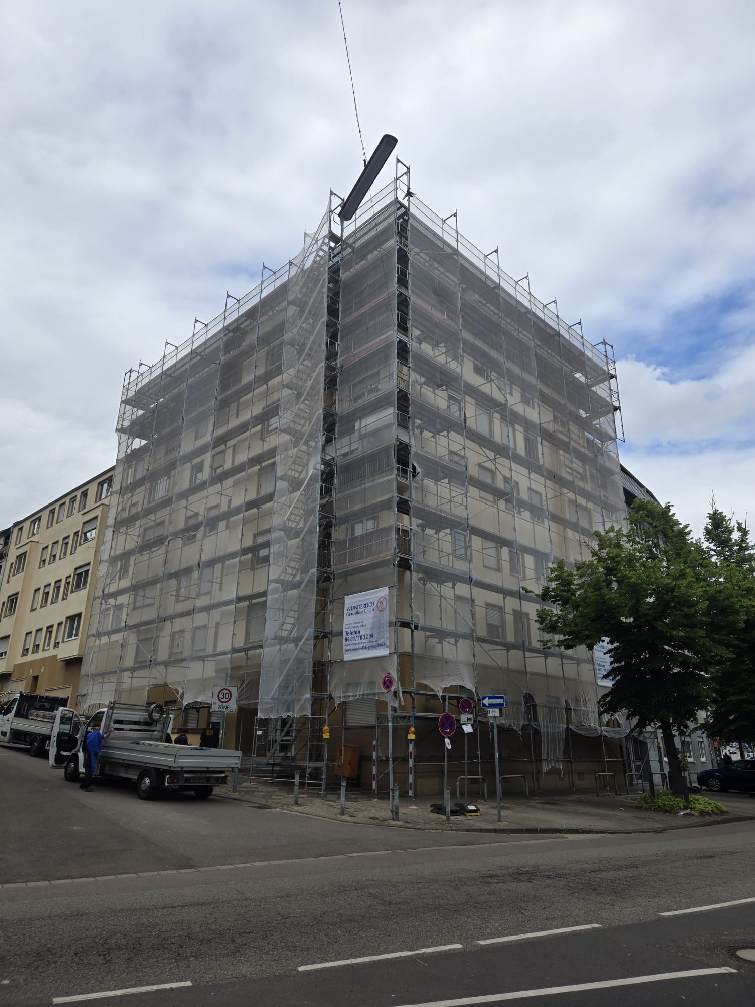 Fassadengerüst an einem Wohngebäude im Saarland – Wunderlich Gerüstbau