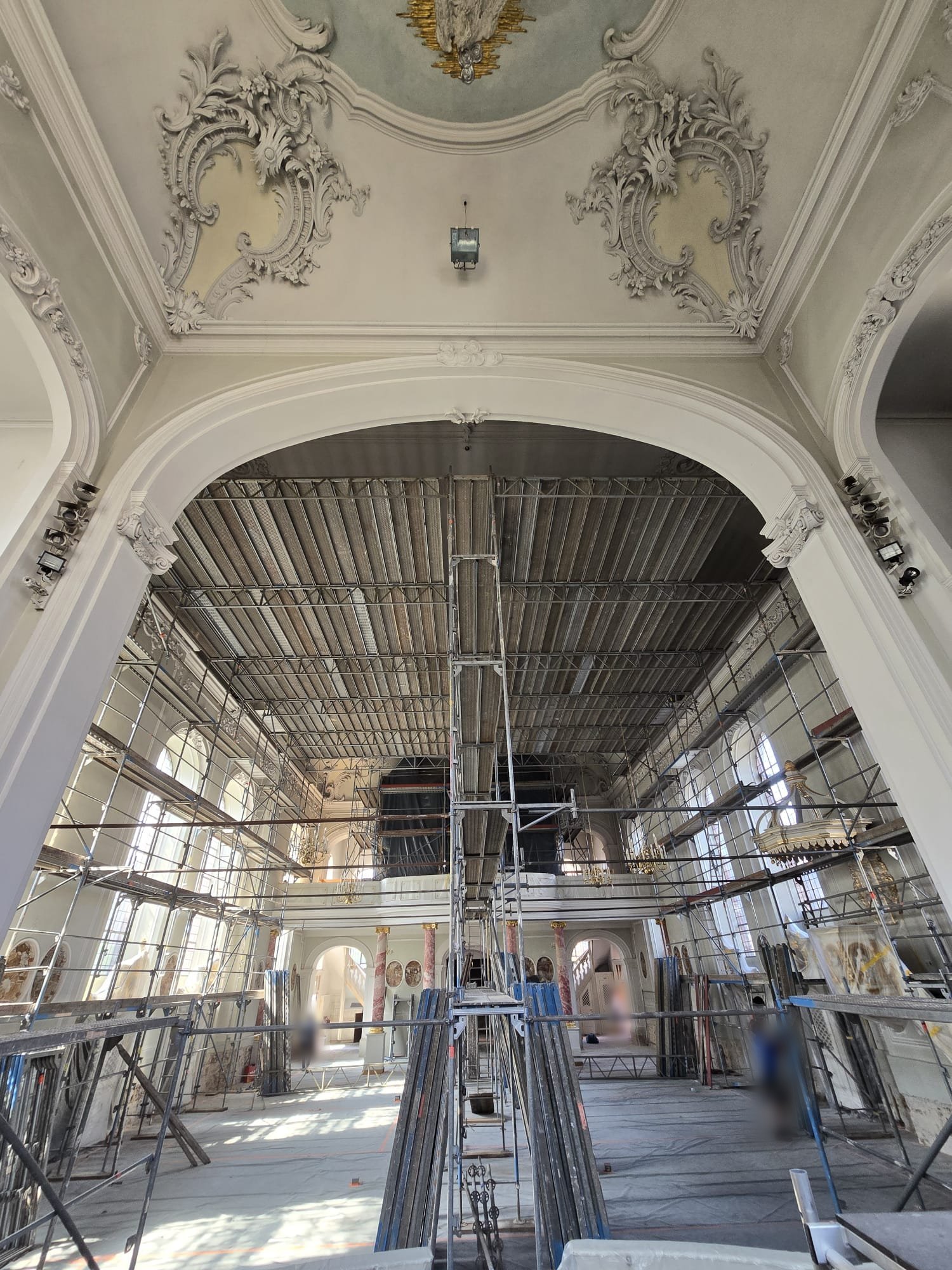 Raumgerüst für Restaurierungsarbeiten im Kirchenschiff – Wunderlich Gerüstbau